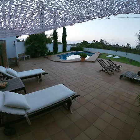 Con Piscina Y Barbacoa