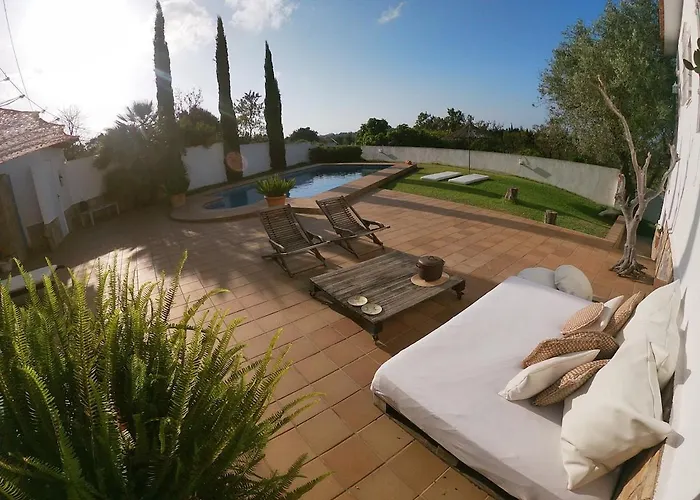 Con Piscina Y Barbacoa *